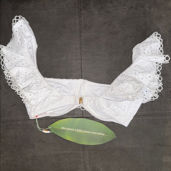 New FARM Rio White Eyelet Ruffle Bikini Top - Picture 3 of 5